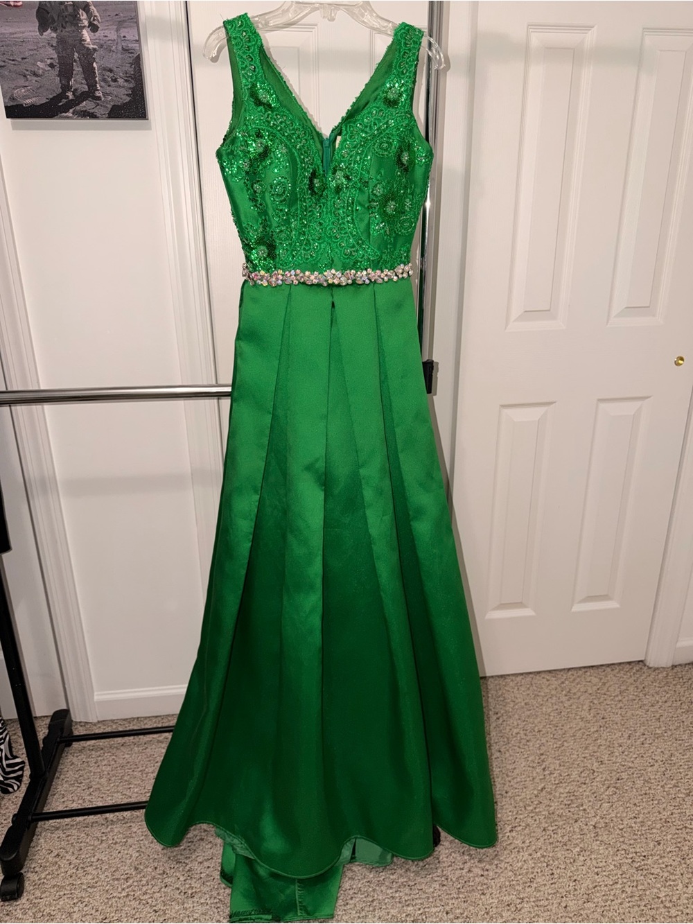 Custom Made Elegant Green Beaded Prom Dress with Embellished Waist